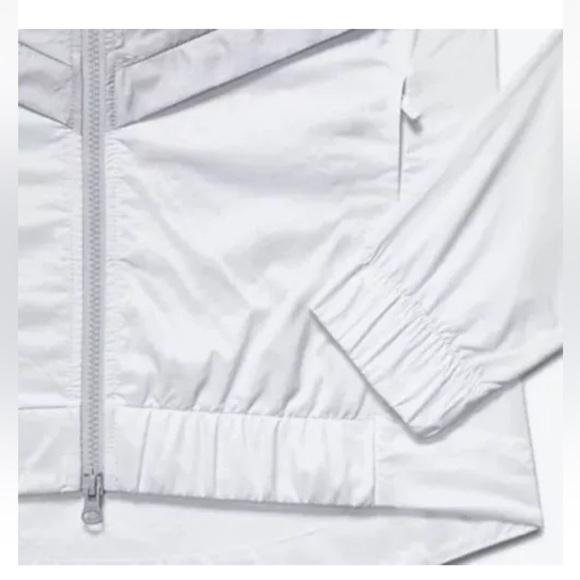 Nike silver and white  light weight Hooded Essential Windrunner Jacket size M - Picture 3 of 12